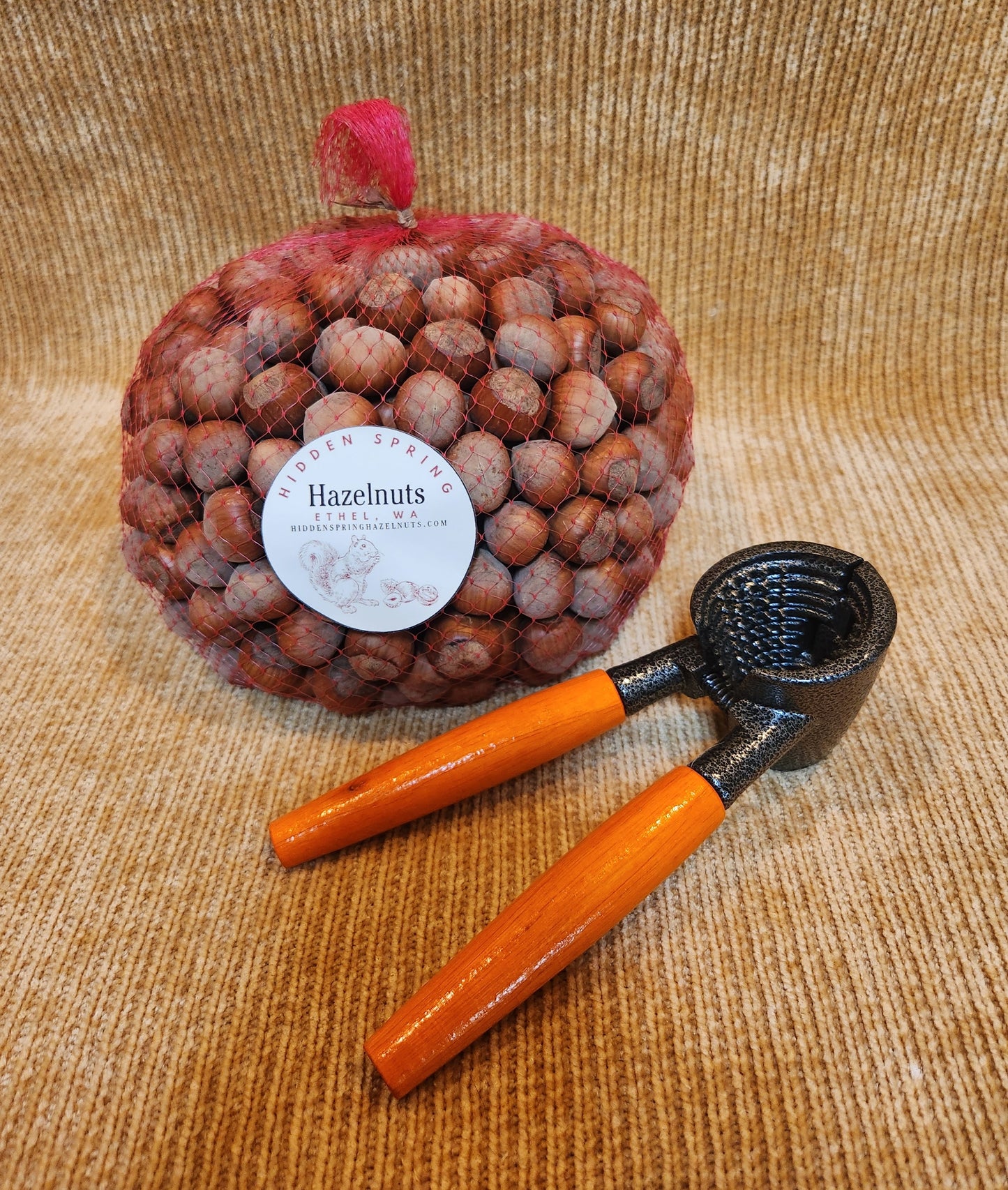 2.5 lbs Unshelled Hazelnuts with Nutcracker